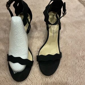 Chinese Laundry Black Wavy Strap Heels